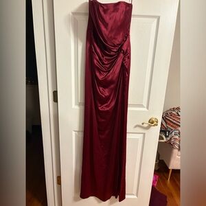 Sau lee Strapless Burgundy Gown